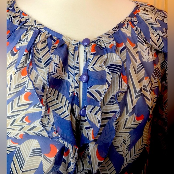 Jade Ruffle Neck Feather print Blouse - Picture 4 of 7